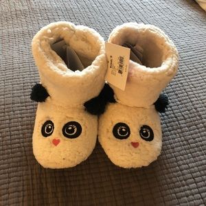 NWT! Cute girls panda slippers, size 1/2